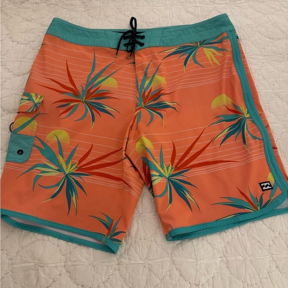 Billabong men's Board shorts size 36 Tropical design. NWOT - Picture 1 of 8